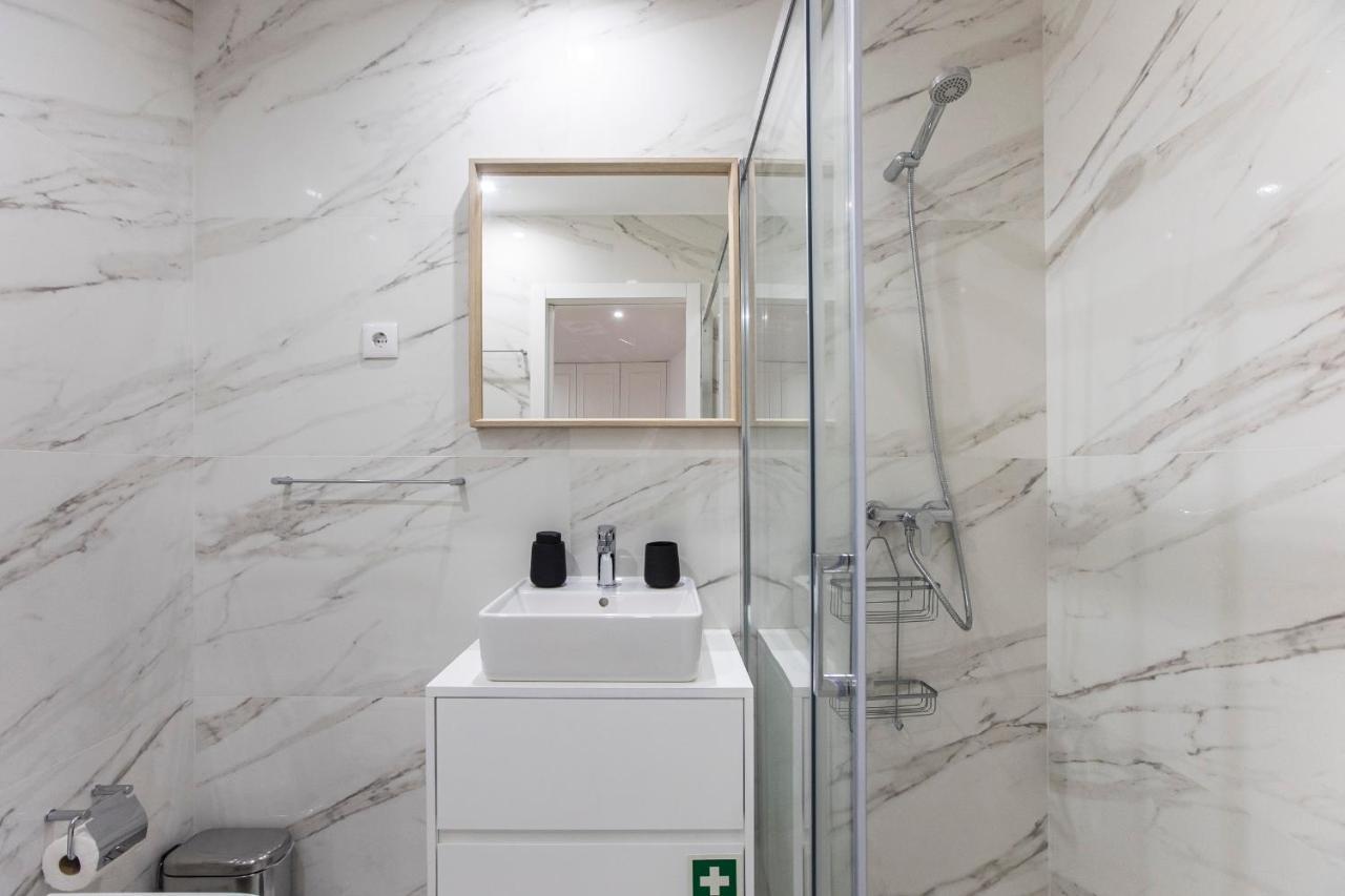 Elegant Downtown 1Br Flat W/ Ac By Lovelystay Porto Exteriér fotografie