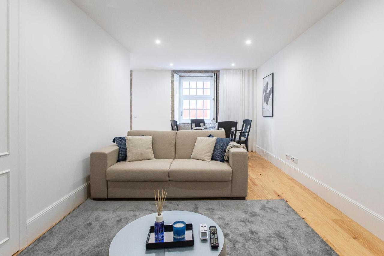 Elegant Downtown 1Br Flat W/ Ac By Lovelystay Porto Exteriér fotografie